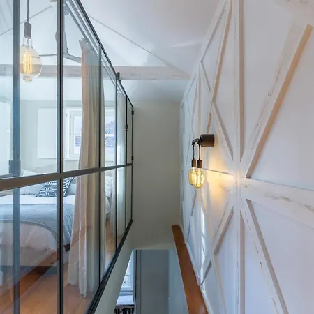 Stylish Downtown Duplex 2br Walk Everywhere! * بورتو